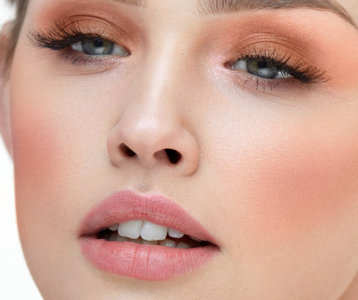 Blush: aprenda 4 formas de aplicar e arrasar na make