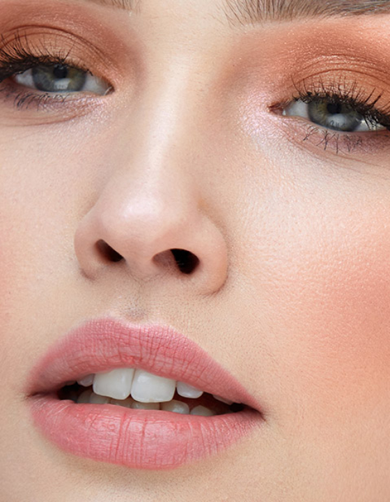 Blush: aprenda 4 formas de aplicar e arrasar na make