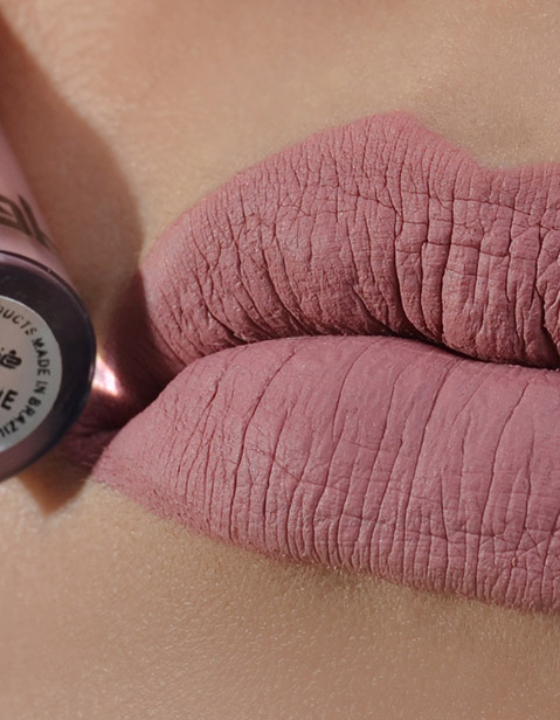 Batom que não sai: conheça os novos batons Makiê