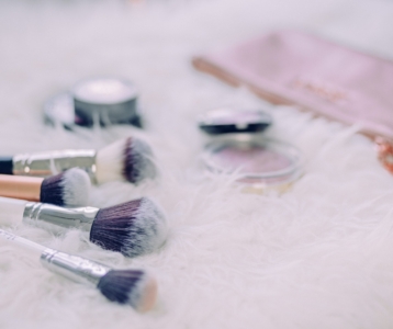 Maquiagem profissional em casa: 15 itens que não podem faltar na sua nécessaire