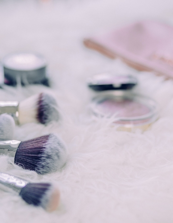 Maquiagem profissional em casa: 15 itens que não podem faltar na sua nécessaire