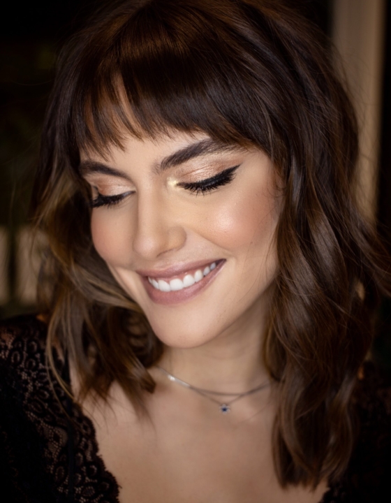 Tendência de make Inverno 2021 promete pele iluminada e olhos bem marcados