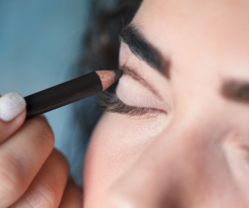 Você sabe o que é Cut Crease? Conheça a técnica de make up capaz de garantir um tom clássico para o seu olhar